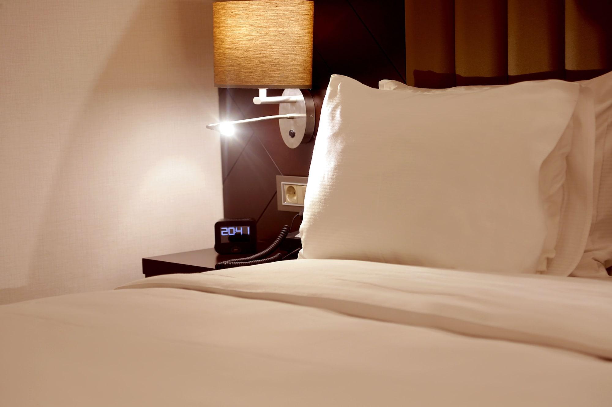 Doubletree By Hilton Istanbul Umraniye Hotell Eksteriør bilde A digital alarm clock