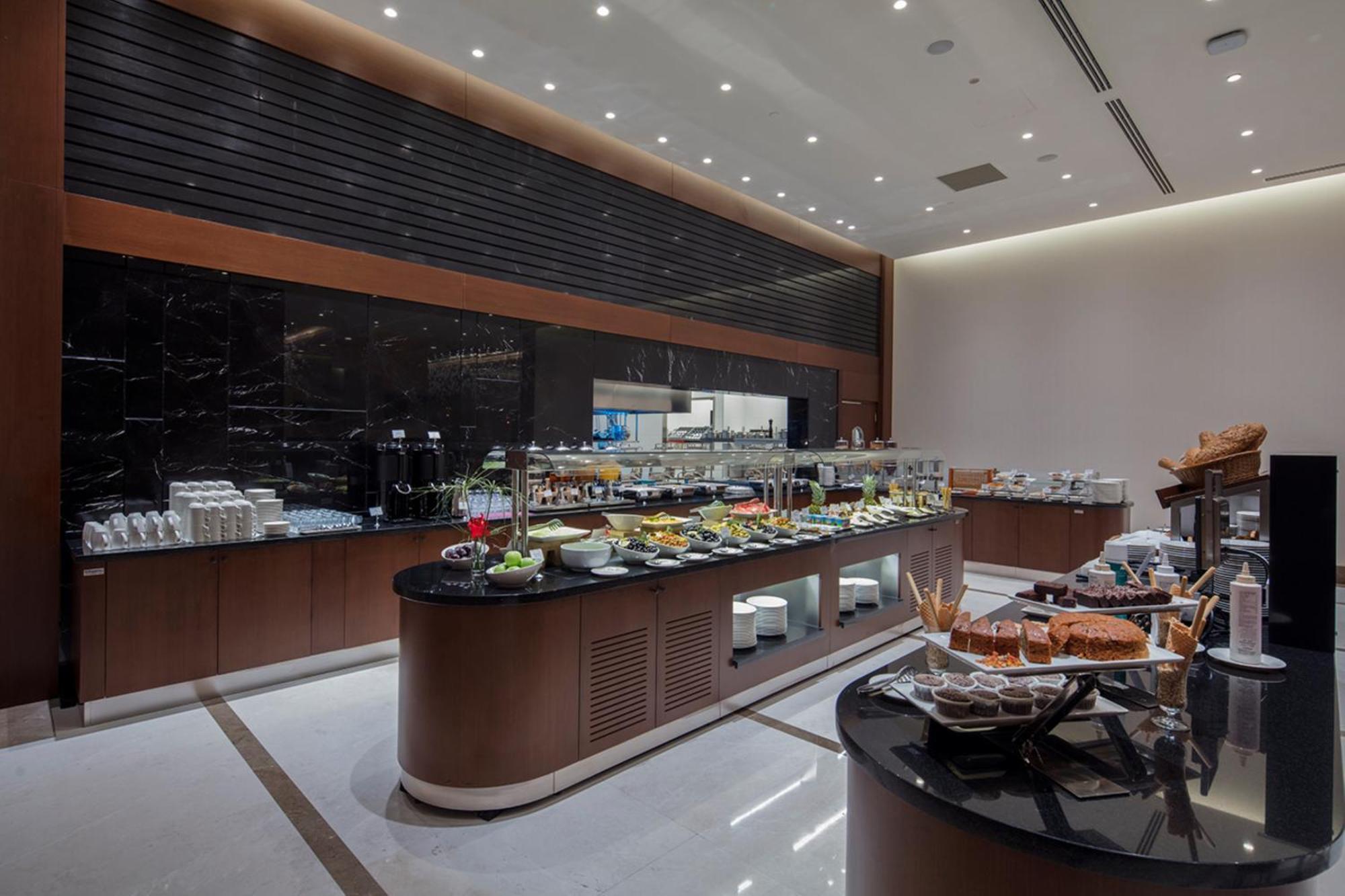 Doubletree By Hilton Istanbul Umraniye Hotell Eksteriør bilde The lounge at the airport