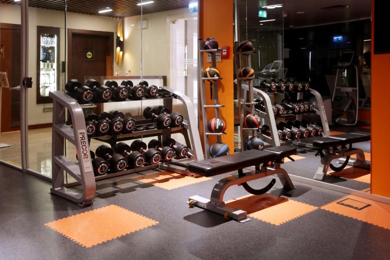 Doubletree By Hilton Istanbul Umraniye Hotell Eksteriør bilde A gym in a hotel