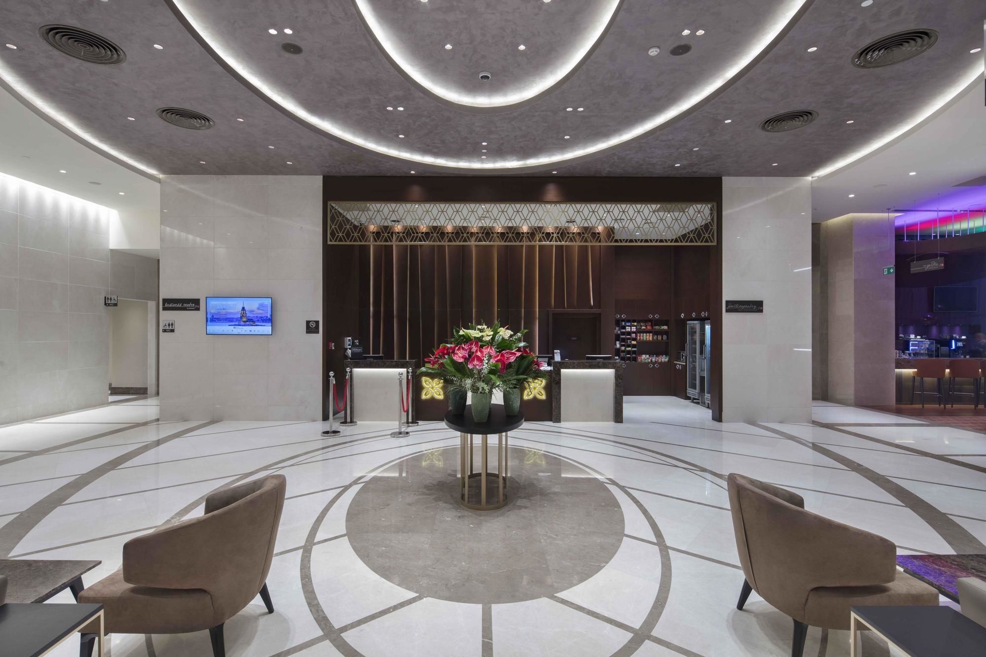 Doubletree By Hilton Istanbul Umraniye Hotell Eksteriør bilde The lobby of the hotel