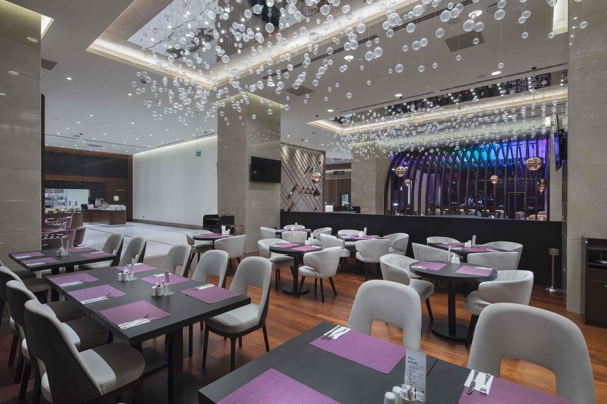 Doubletree By Hilton Istanbul Umraniye Hotell Eksteriør bilde The interior of the restaurant