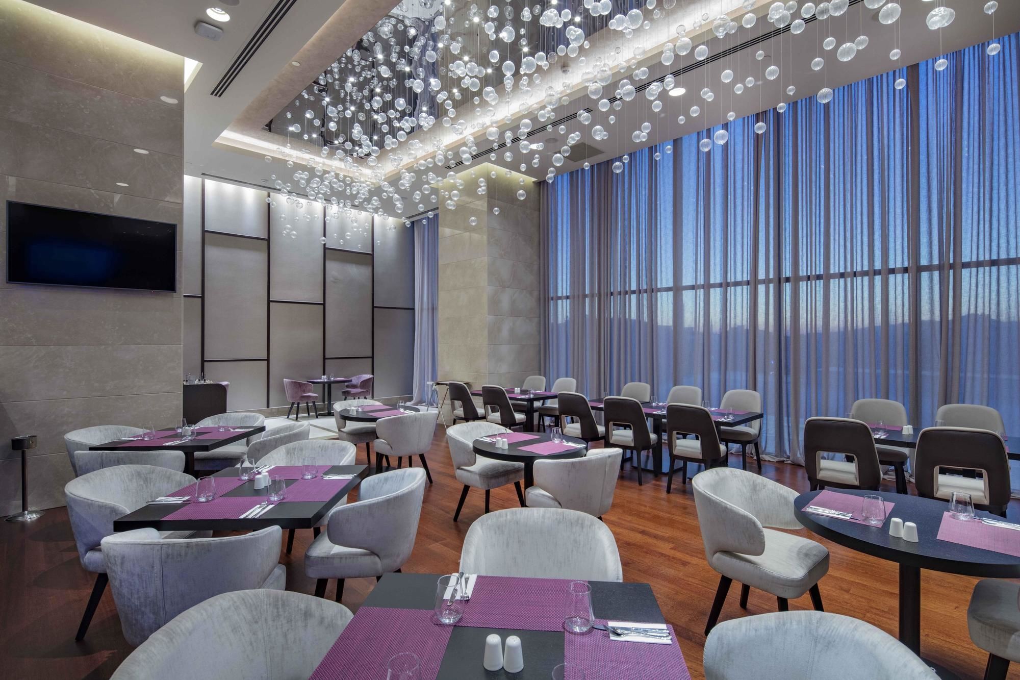 Doubletree By Hilton Istanbul Umraniye Hotell Eksteriør bilde The lounge at the airport